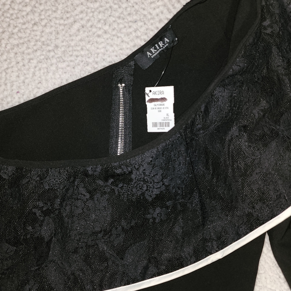 NWT Gorgeous , Akira , 2 Peice Stunning Ruffled Pants , With Matching Top - Picture 12 of 15